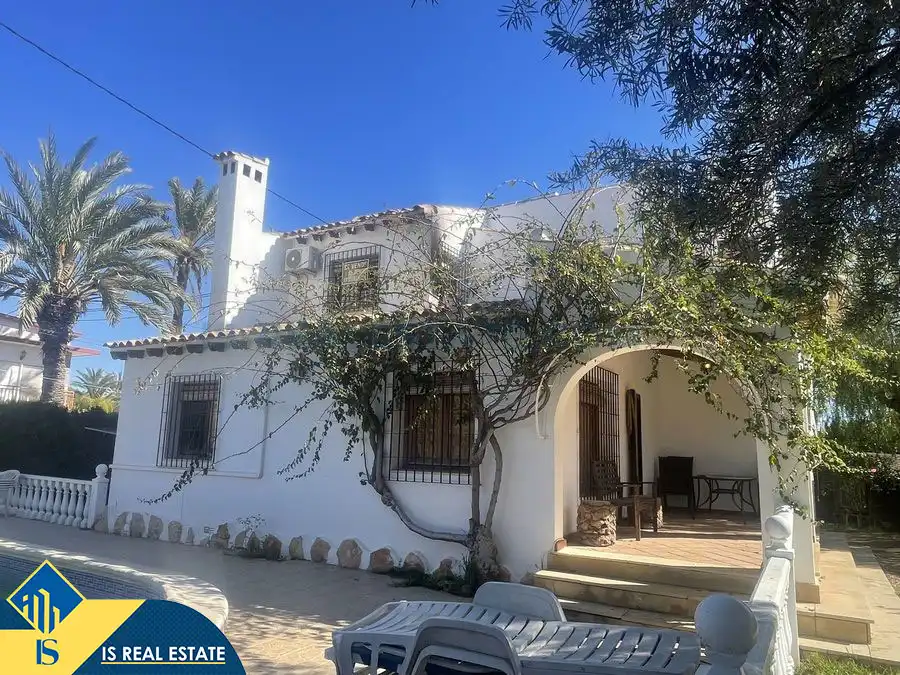 Villa mit Pool zum Verkauf in Orihuela Costa