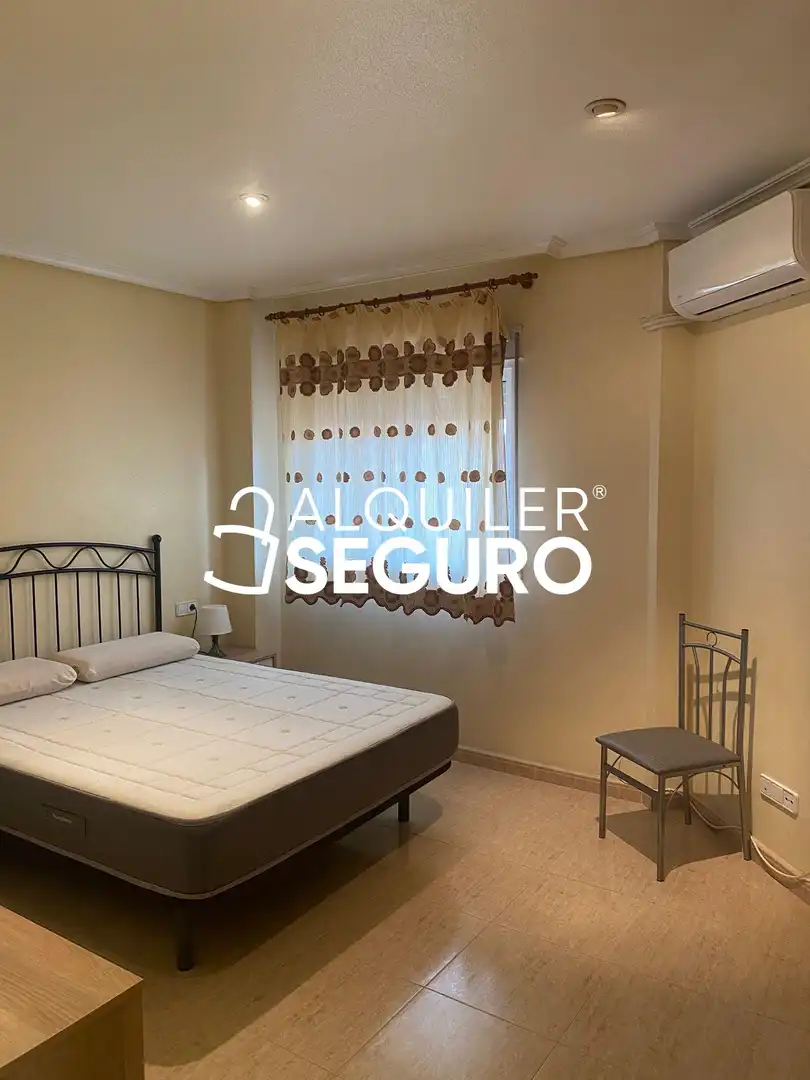 Habitación de Piso de alquiler en Murcia con Aire acondicionado y Amueblado