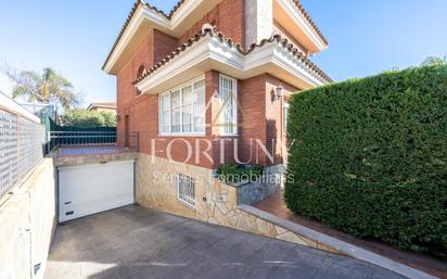 Vista exterior de Casa o xalet en venda en Vinyols i els Arcs amb Terrassa i Balcó