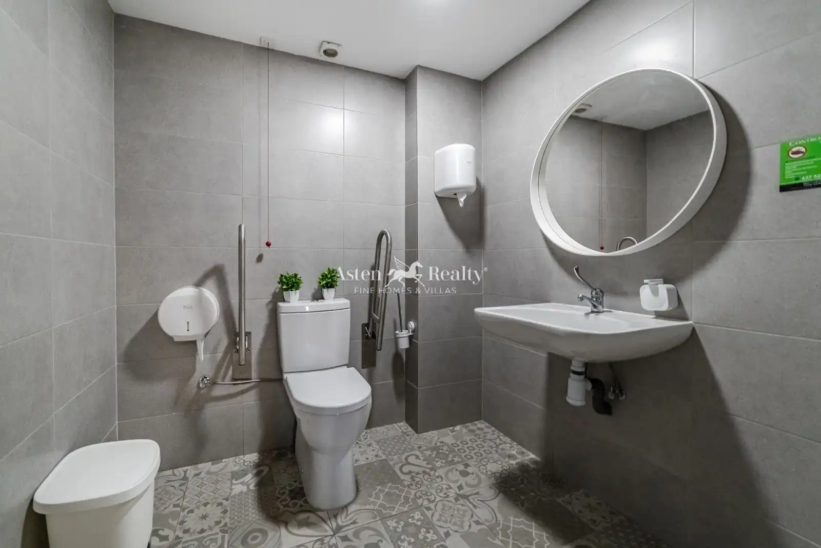 Baño de Local en traspaso en Arona con Aire acondicionado, Amueblado y Internet