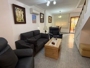 Casa con balcón en venta en Calle Nicolás de Bussi