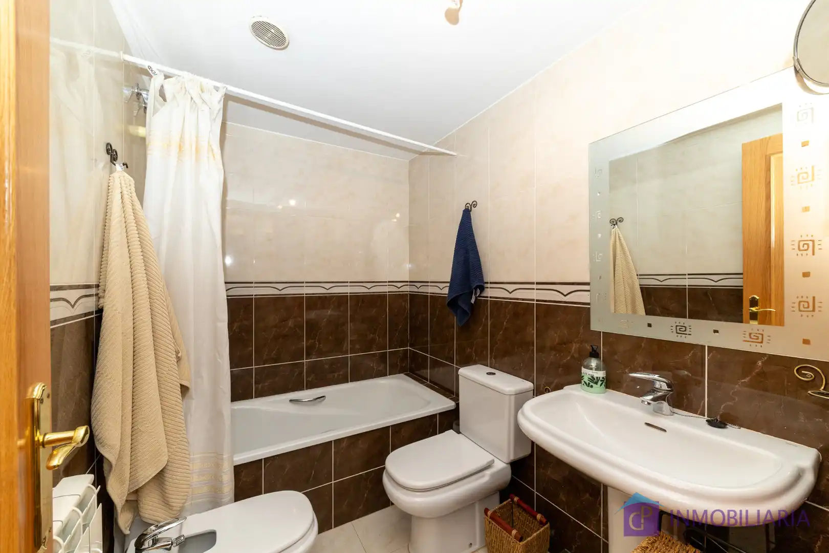 Badezimmer von Wohnung zum Verkauf in Benasque mit Heizung, Parkett und Terrasse