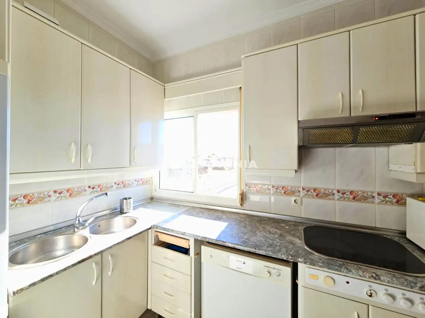 Kitchen of Flat for sale in Sanlúcar de Barrameda  with Air Conditioner, Terrace and Balcony