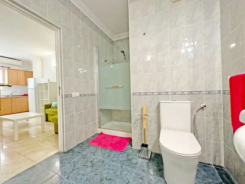Baño de Piso en venta en San Bartolomé de Tirajana con Aire acondicionado, Terraza y Amueblado