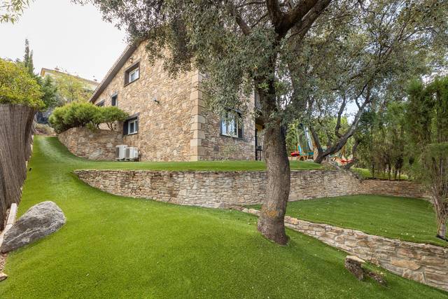 Casa-chalet en Venta en  Calle Viña de los Serbos en Dúdar