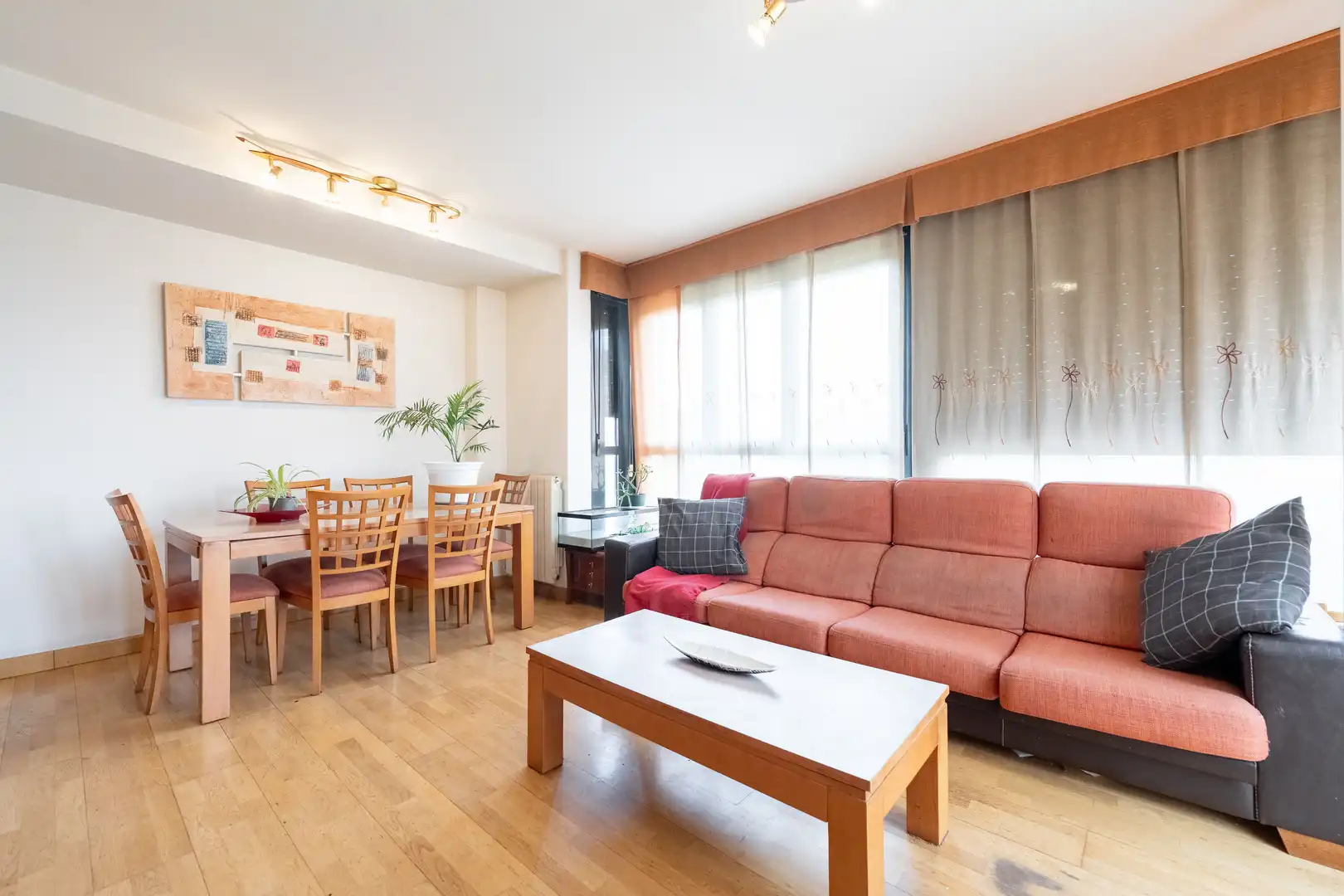 Sala de estar de Dúplex en venta en Torrejón de Ardoz con Calefacción, Terraza y Piscina