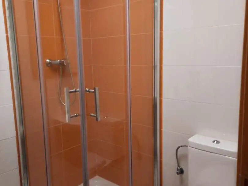 Bany de Pis de lloguer en La Pobla de Vallbona amb Parquet, Moblat i Forn