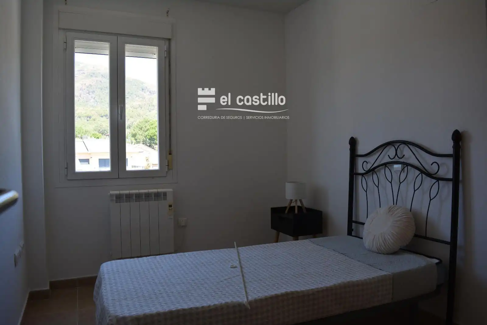 Dormitori de Pis de lloguer en Sotillo de la Adrada amb Aire condicionat, Calefacció i Terrassa