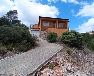 Vista exterior de Casa o xalet en venda en Albalate de Zorita amb Jardí privat i Traster