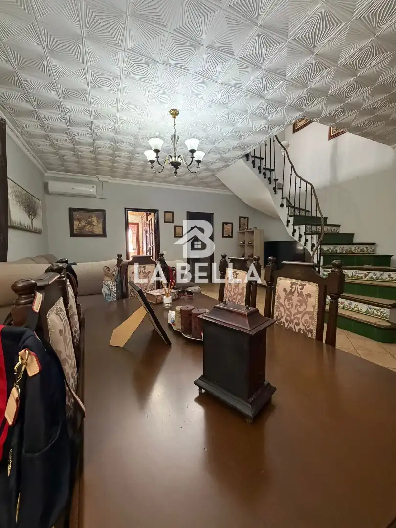 Casa o xalet en venda en Umbrete amb Aire condicionat, Traster i Moblat