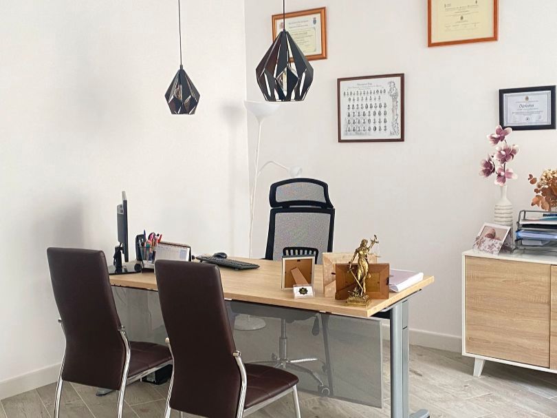 Büro miete in Algeciras mit Klimaanlage, Heizung und Möbliert