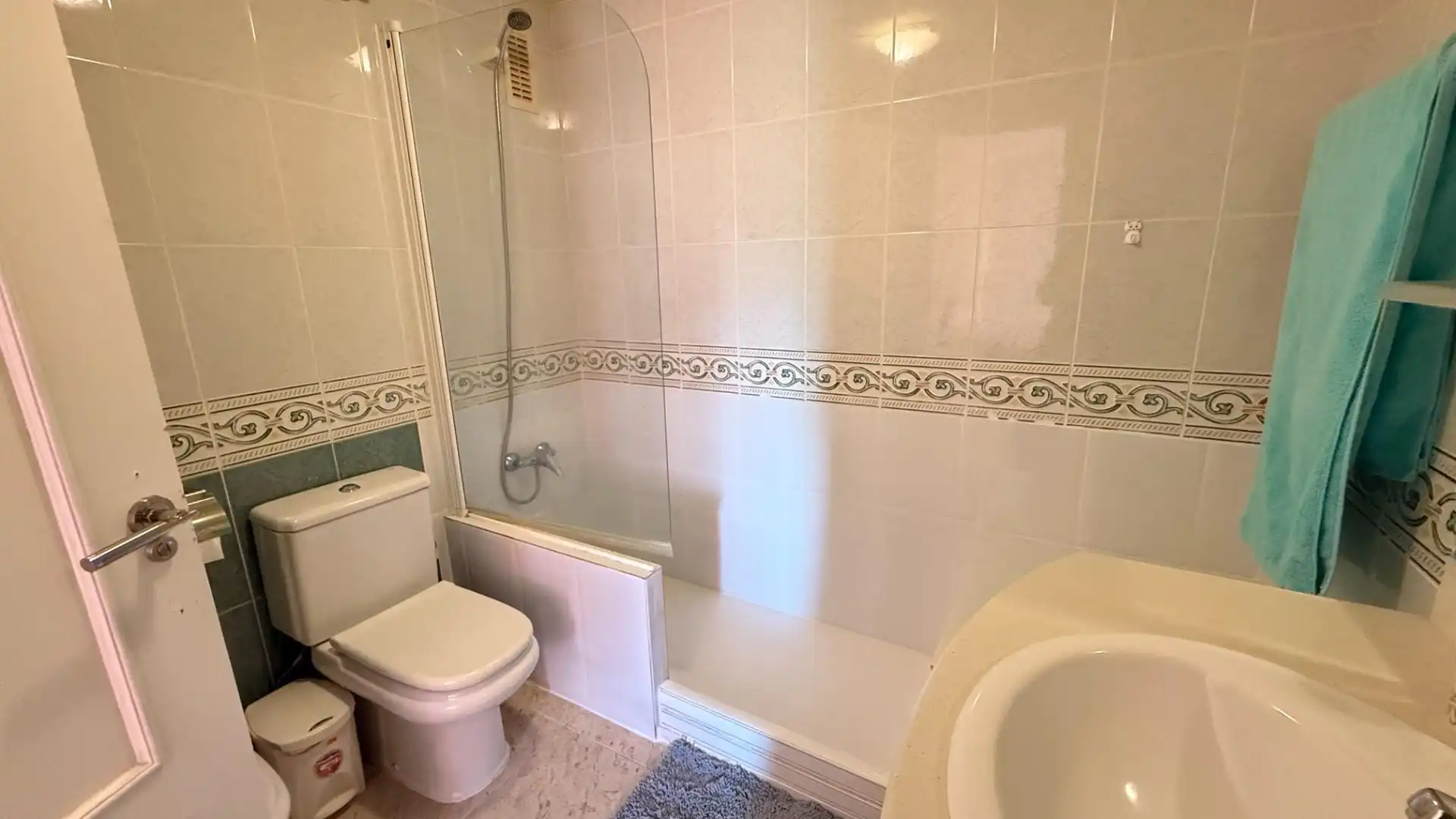 Baño de Piso de alquiler en Águilas con Aire acondicionado, Trastero y Amueblado