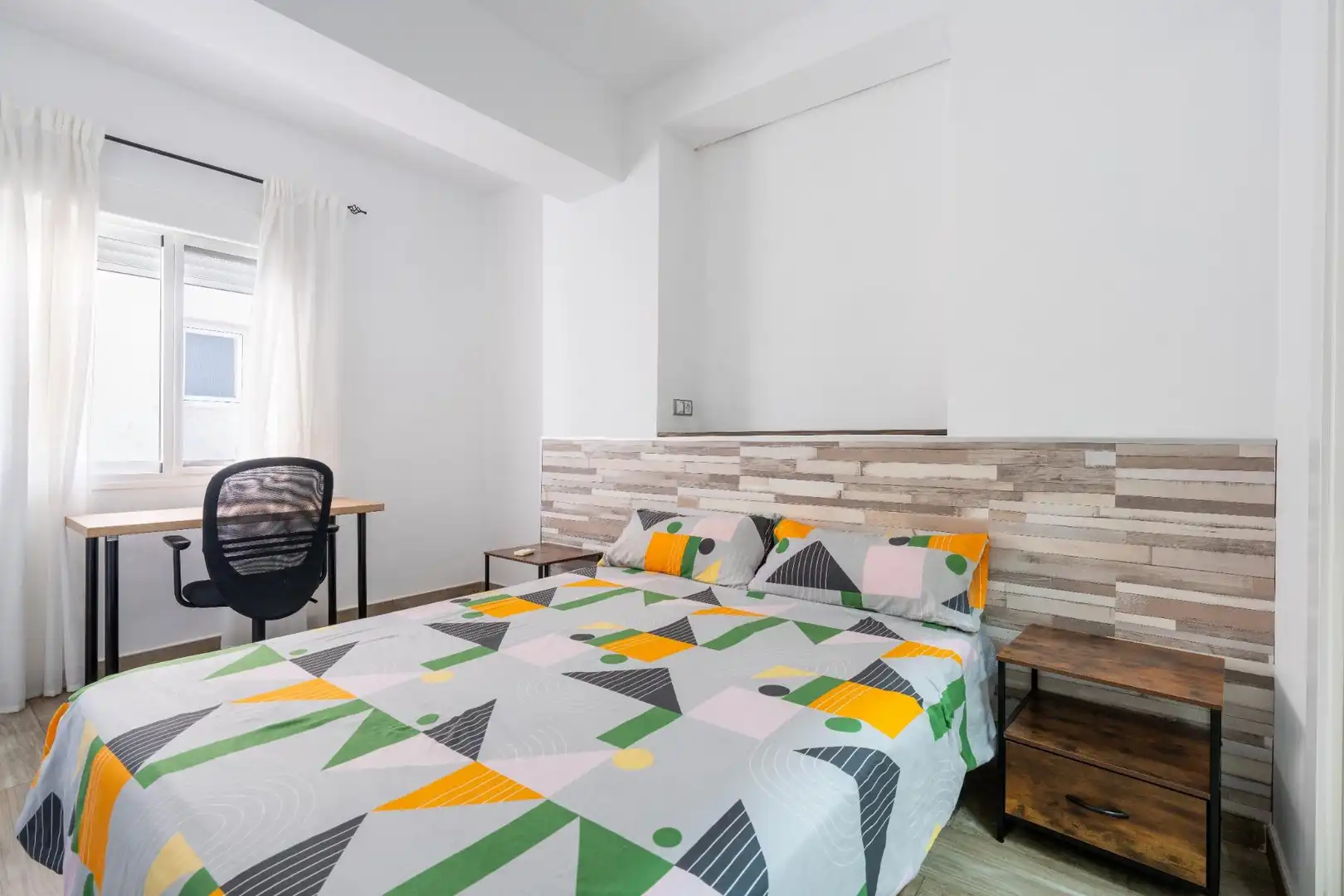Habitación de Piso de alquiler en Almería con Aire acondicionado, Terraza y Amueblado