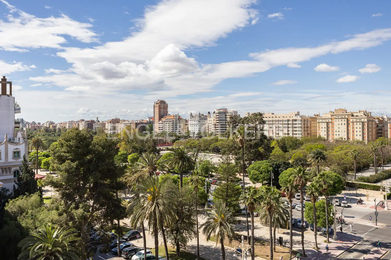 Außenansicht von Wohnung zur Miete in Valencia mit Klimaanlage, Heizung und Terrasse