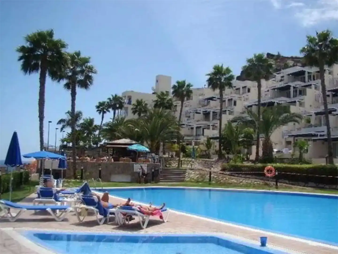 Außenansicht von Wohnung zur Miete in Mogán mit Klimaanlage, Privatgarten und Schwimmbad