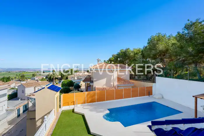 Piscina de Finca rústica en venda en San Miguel de Salinas amb Aire condicionat, Calefacció i Jardí privat
