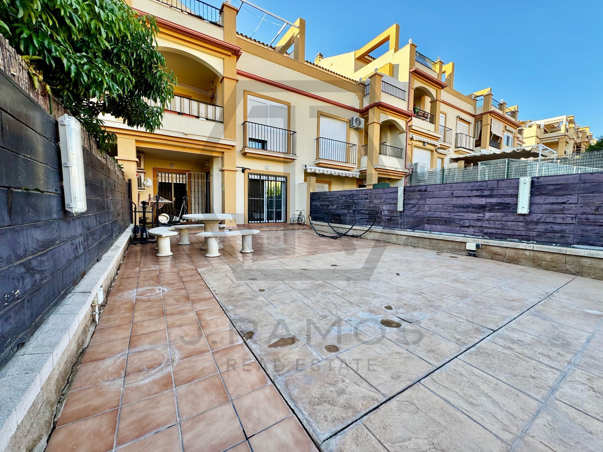 Vista exterior de Pis en venda en Vélez-Málaga amb Aire condicionat i Piscina comunitària