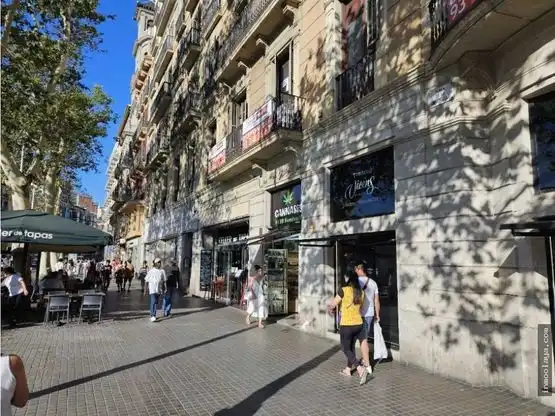 Vista exterior de Local en traspaso en Barcelona con Aire acondicionado, Calefacción y Terraza