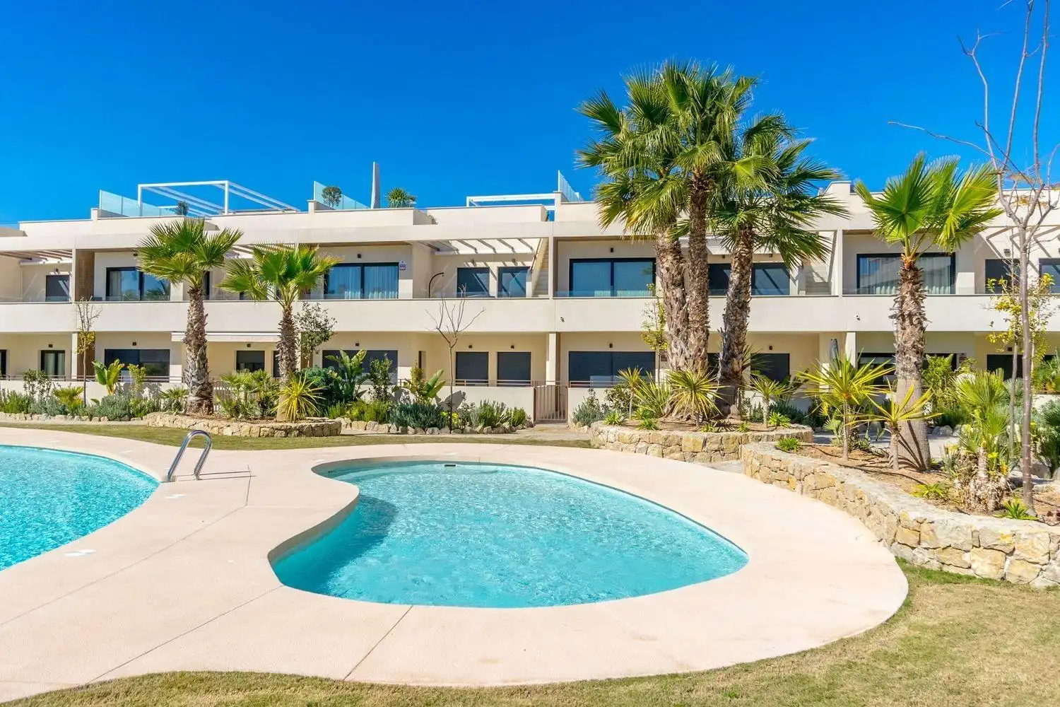 Vista exterior de Apartamento en venta en Torrevieja con Jardín privado, Terraza y Amueblado