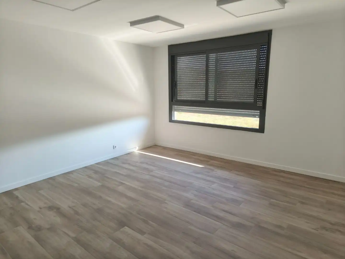 Habitación de Oficina de alquiler en Cuarte de Huerva con Aire acondicionado, Calefacción y Internet