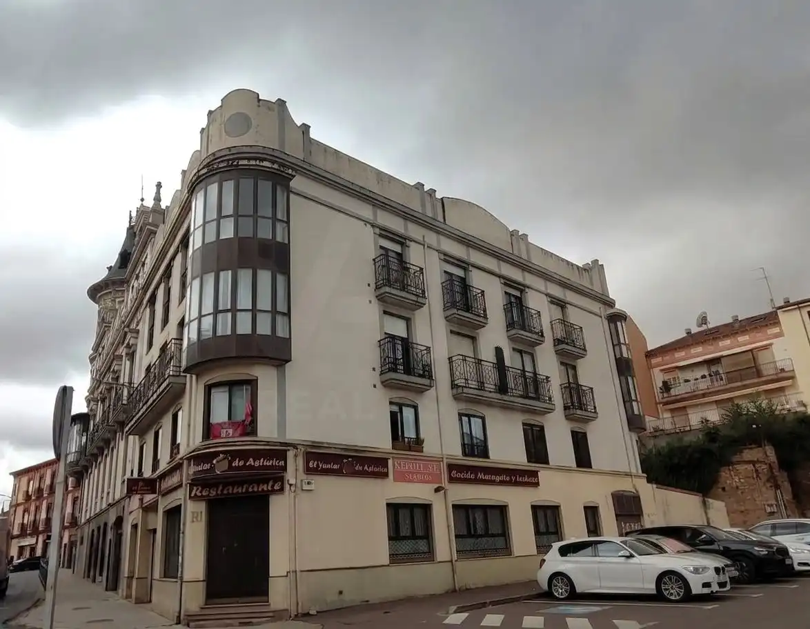 Vista exterior de Dúplex en venda en Astorga amb Calefacció
