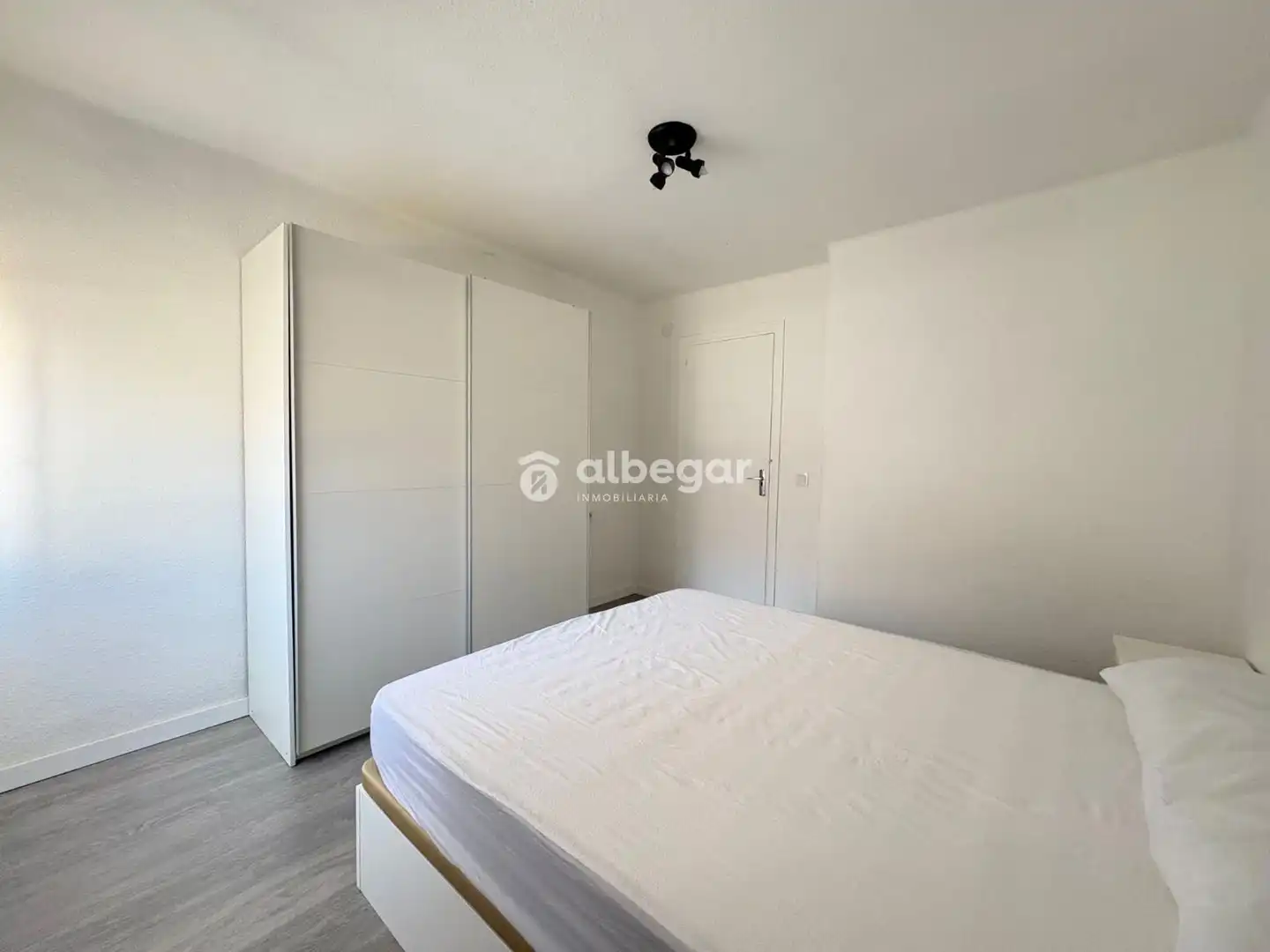 Dormitori de Pis de lloguer en Valencia amb Aire condicionat, Parquet i Terrassa
