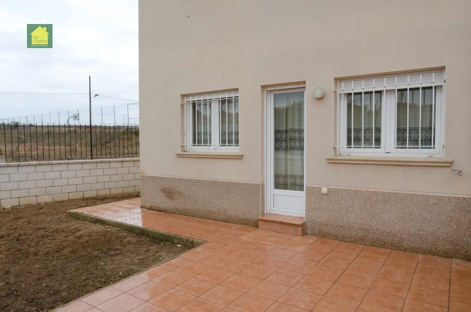 Vista exterior de Casa adosada en venda en Chinchilla de Monte-Aragón amb Calefacció i Traster