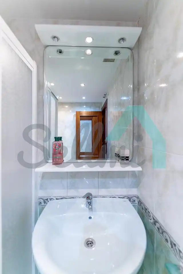Bathroom of Flat for rent in Lugones