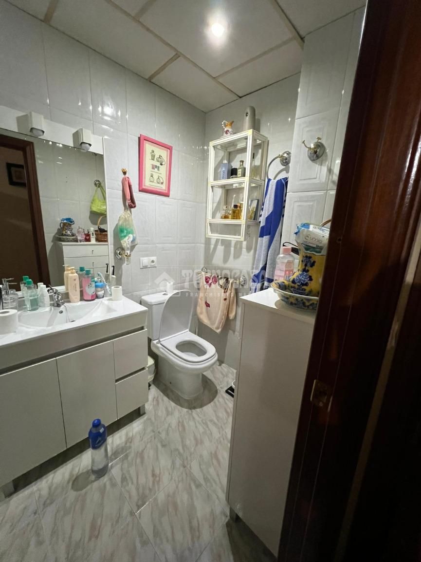 Bathroom of Flat for sale in Cabra  with Air Conditioner, Heating and Balcony