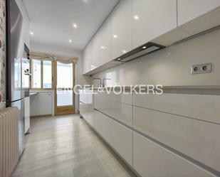 Cuina de Apartament de lloguer en Pontevedra Capital  amb Aire condicionat i Calefacció