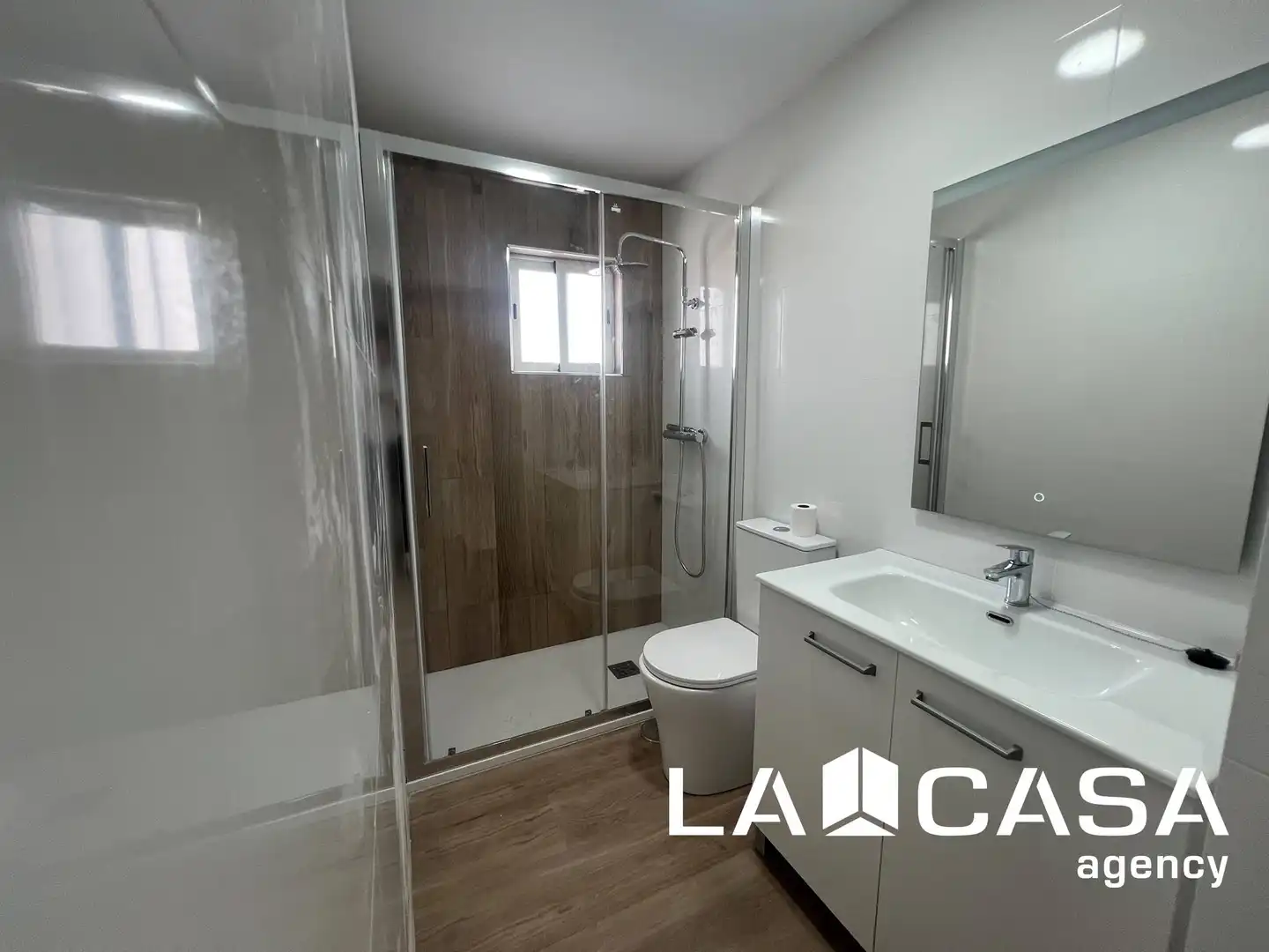 Bany de Casa o xalet en venda en Mairena del Alcor amb Terrassa i Balcó