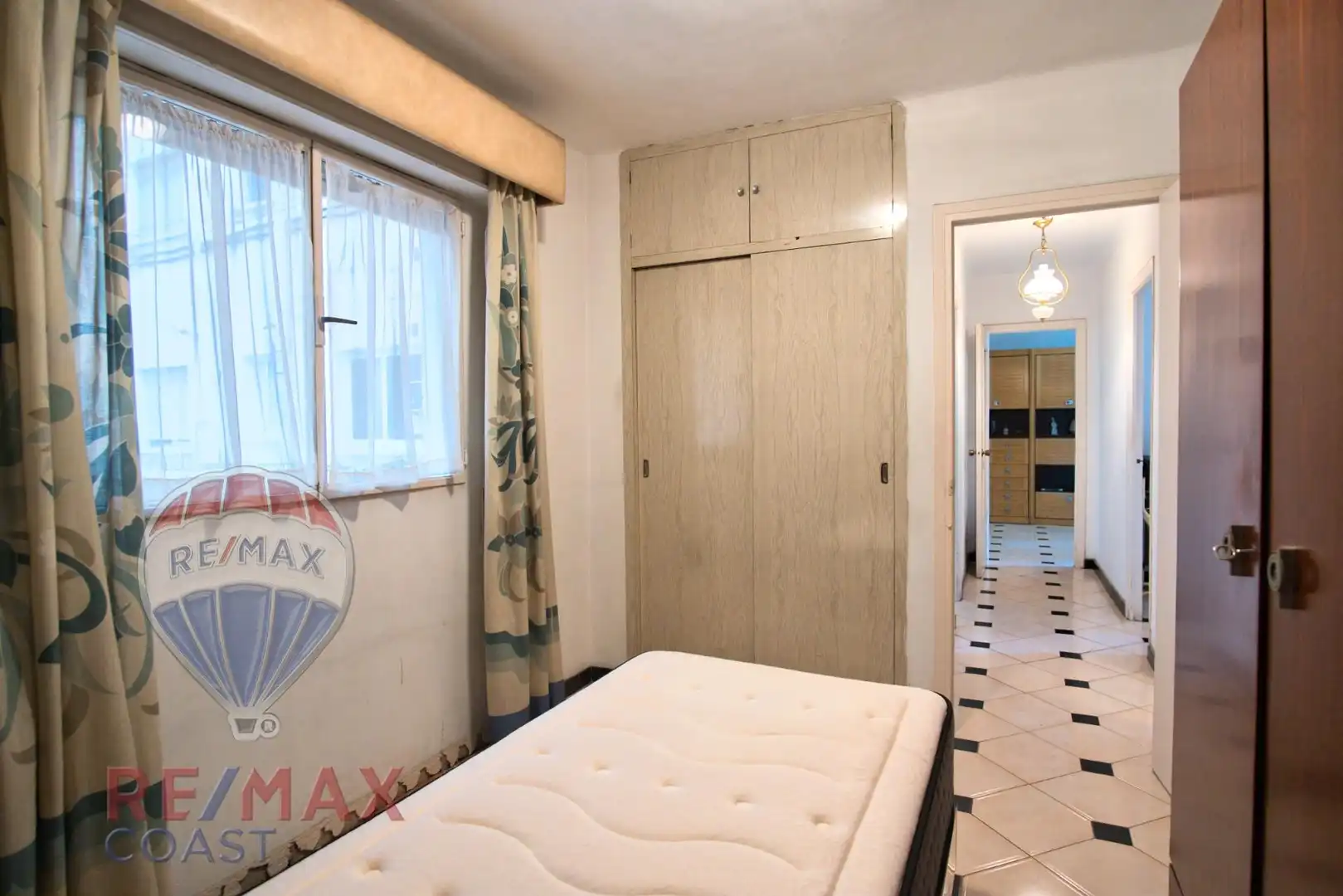 Habitación de Piso en venta en Málaga con Terraza y Alarma