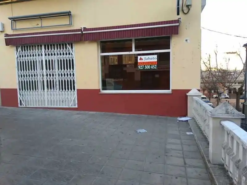Local en venda en Coria amb Terrassa, Internet i Alarma