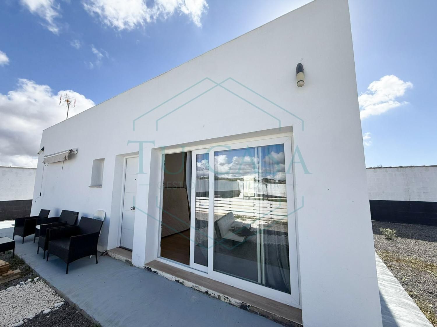 Vista exterior de Casa o chalet en venta en Chiclana de la Frontera con Terraza