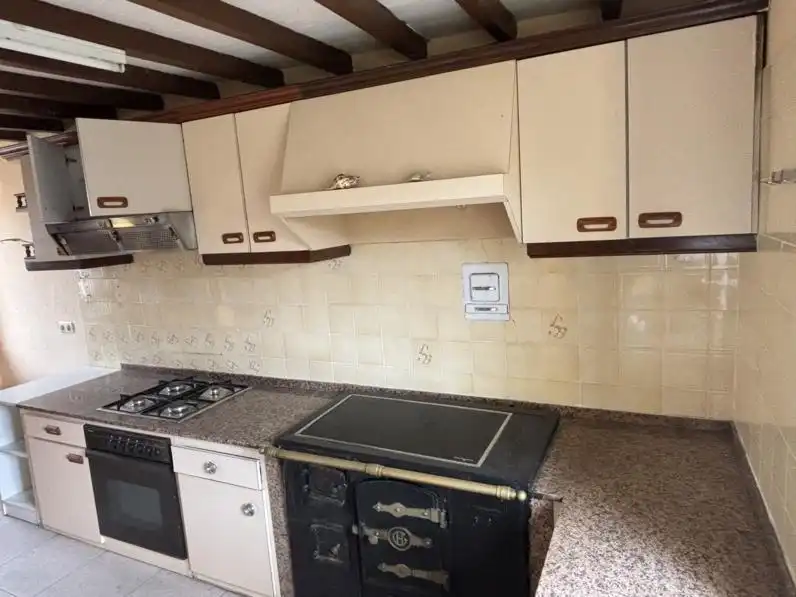 Cuina de Casa o xalet en venda en Ortigueira amb Calefacció, Jardí privat i Traster