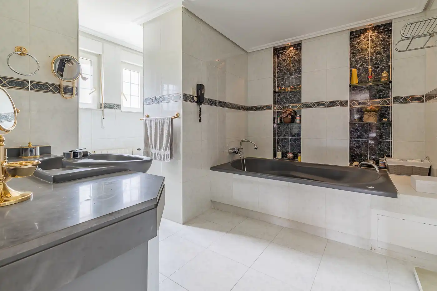 Bany de Casa o xalet en venda en Pozuelo de Alarcón amb Aire condicionat, Jardí privat i Parquet