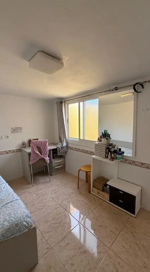Casa adosada en venda en Cornellà de Llobregat amb Aire condicionat, Calefacció i Terrassa