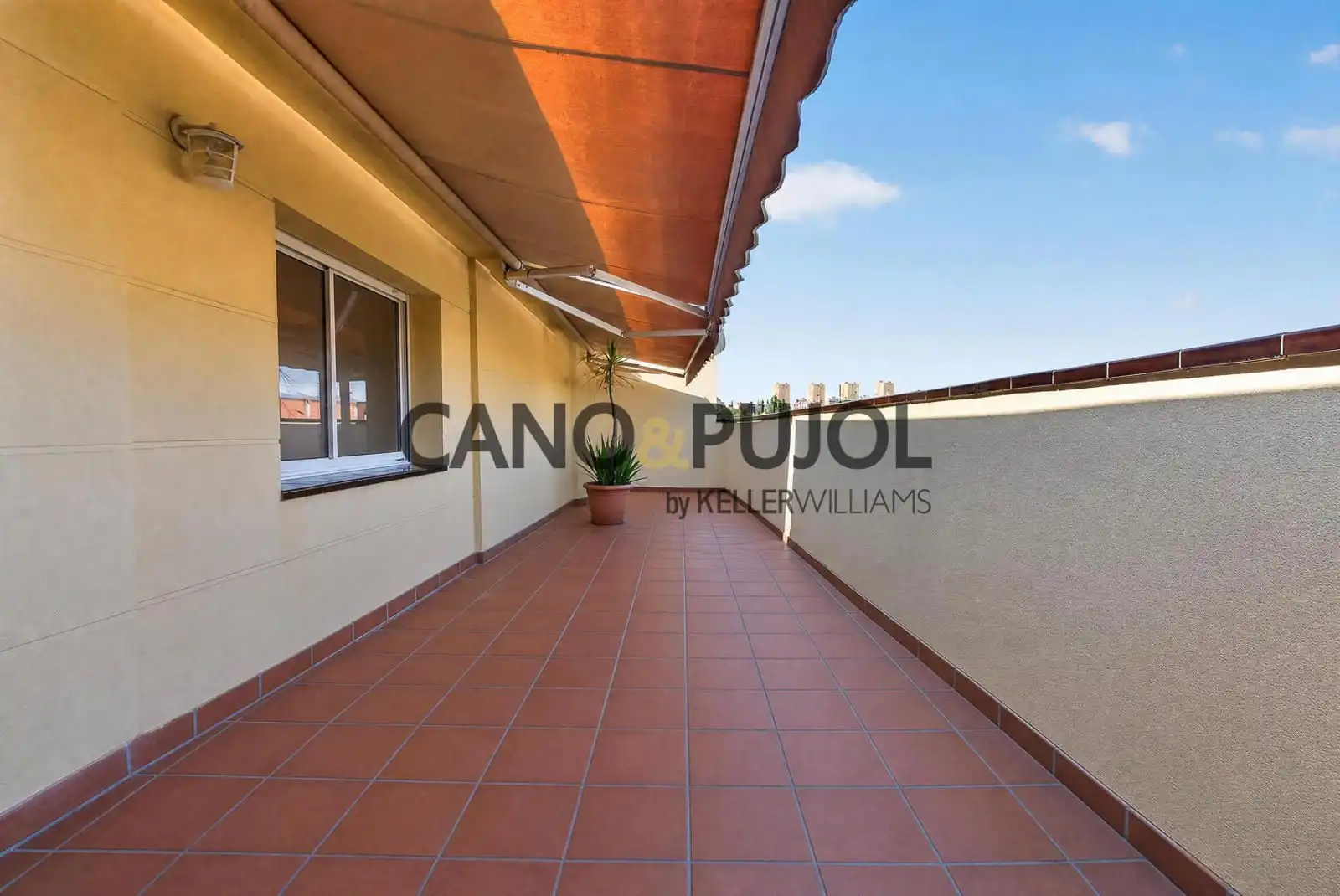 Terraza de Ático en venta en Rubí con Aire acondicionado, Calefacción y Jardín privado