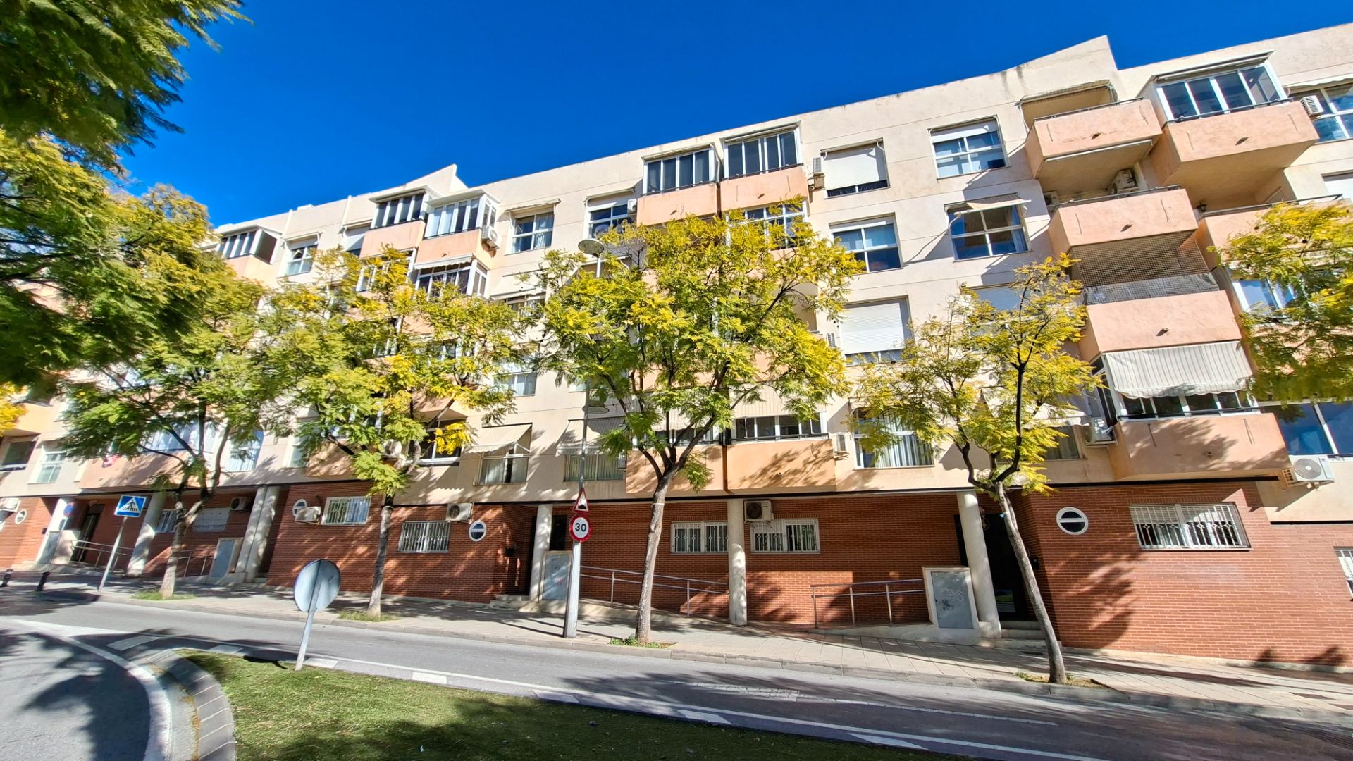 Vista exterior de Pis en venda en San Vicente del Raspeig / Sant Vicent del Raspeig amb Terrassa i Traster