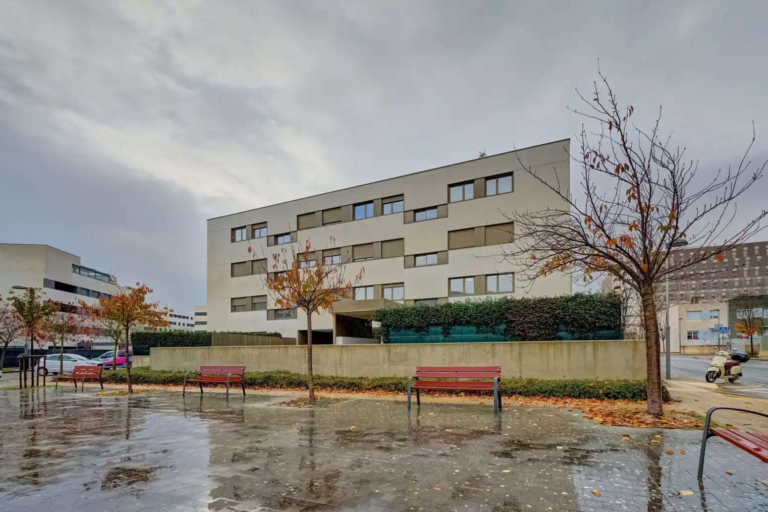 Außenansicht von Wohnung zum Verkauf in Burlada / Burlata mit Heizung, Terrasse und Abstellraum