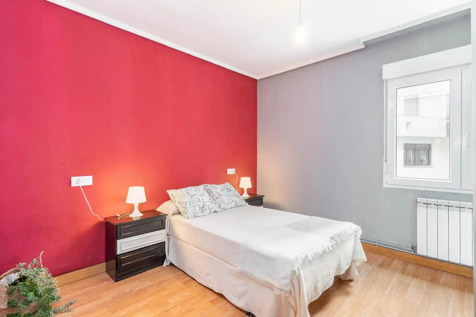 Dormitori de Apartament en venda en Oviedo  amb Calefacció i Moblat
