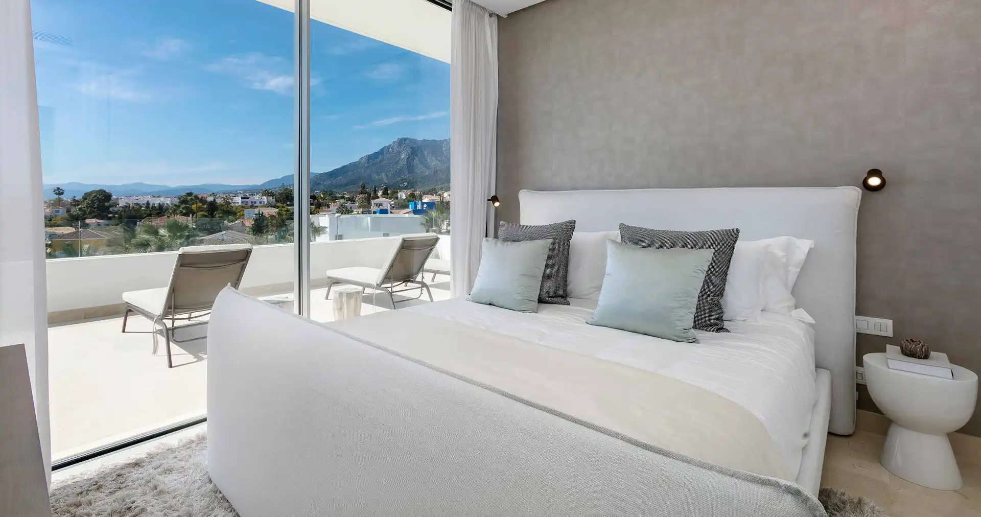Casa con terraza en venta en Río Real - Los Monteros, imagen 3