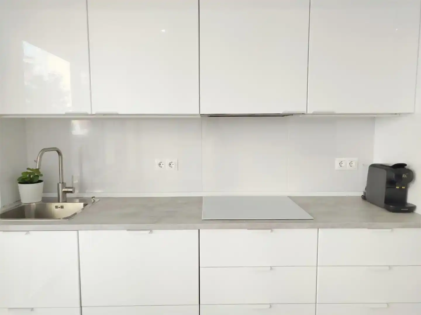 Cuina de Apartament de lloguer en Fuengirola amb Aire condicionat, Moblat i Forn