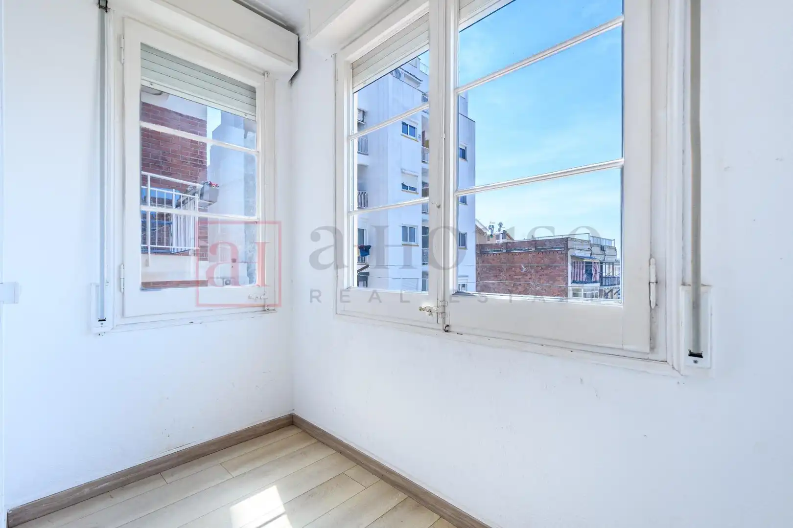 Schlafzimmer von Wohnung zum Verkauf in Barcelona mit Klimaanlage und Heizung