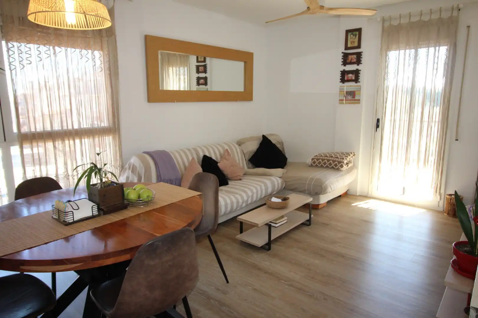 Sala de estar de Dúplex en venta en Figueres con Calefacción, Terraza y Trastero