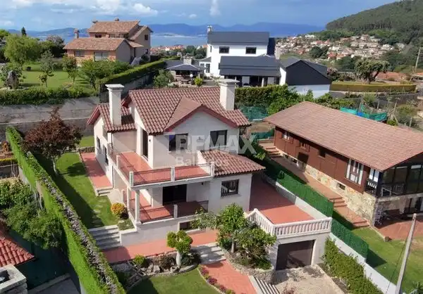 Vista exterior de Casa o chalet en venta en Vigo  con Calefacción, Jardín privado y Terraza