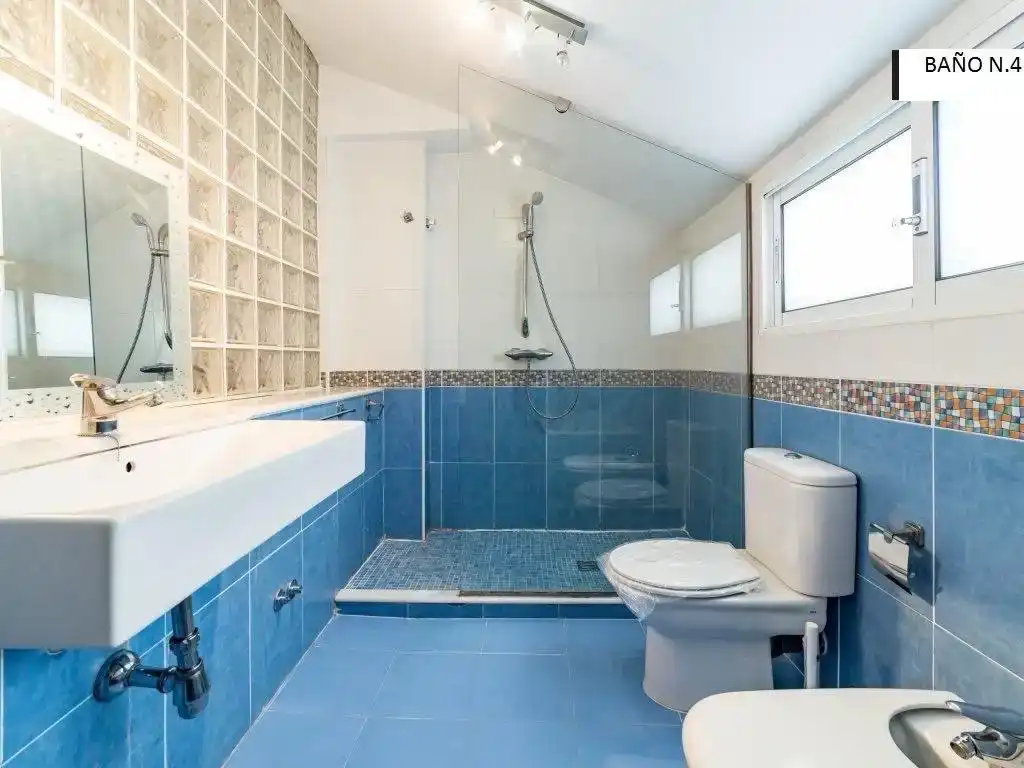 Badezimmer von Maisonette zur Miete in  Valencia Capital mit Klimaanlage und Balkon