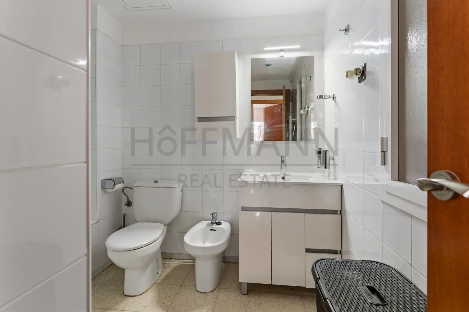 Bathroom of Flat for sale in Terrassa  with Air Conditioner, Heating and Furnished