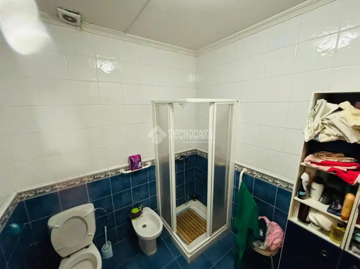 Baño de Casa adosada en venta en Escalona con Aire acondicionado, Calefacción y Amueblado