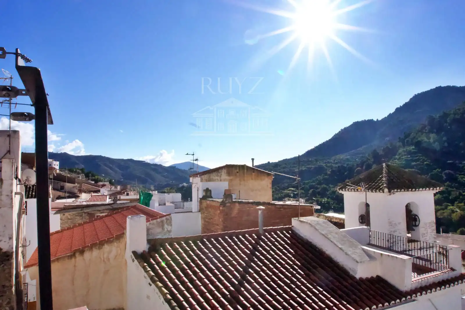 Vista exterior de Casa o xalet en venda en Los Guájares amb Terrassa i Moblat
